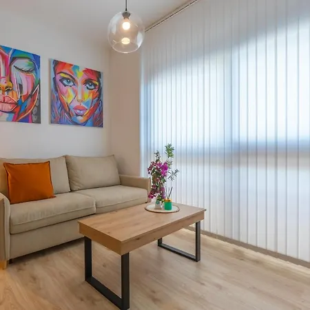 Cozy On An Unbeatable Location - Centre Apartment *