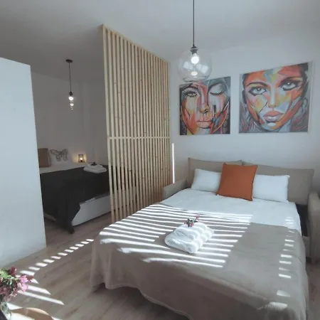 Cozy On An Unbeatable Location - Centre Apartman